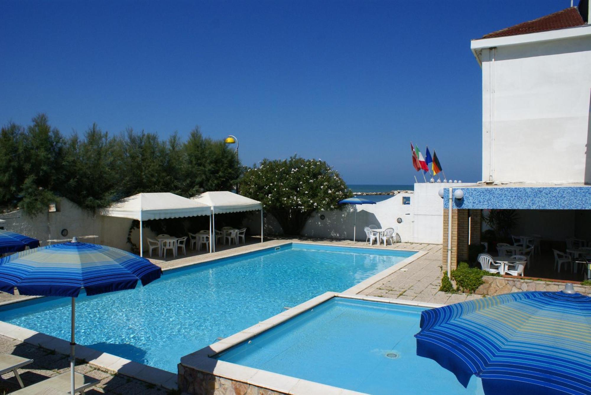 Hotel Strand Marina Di Montenero Exteriér fotografie
