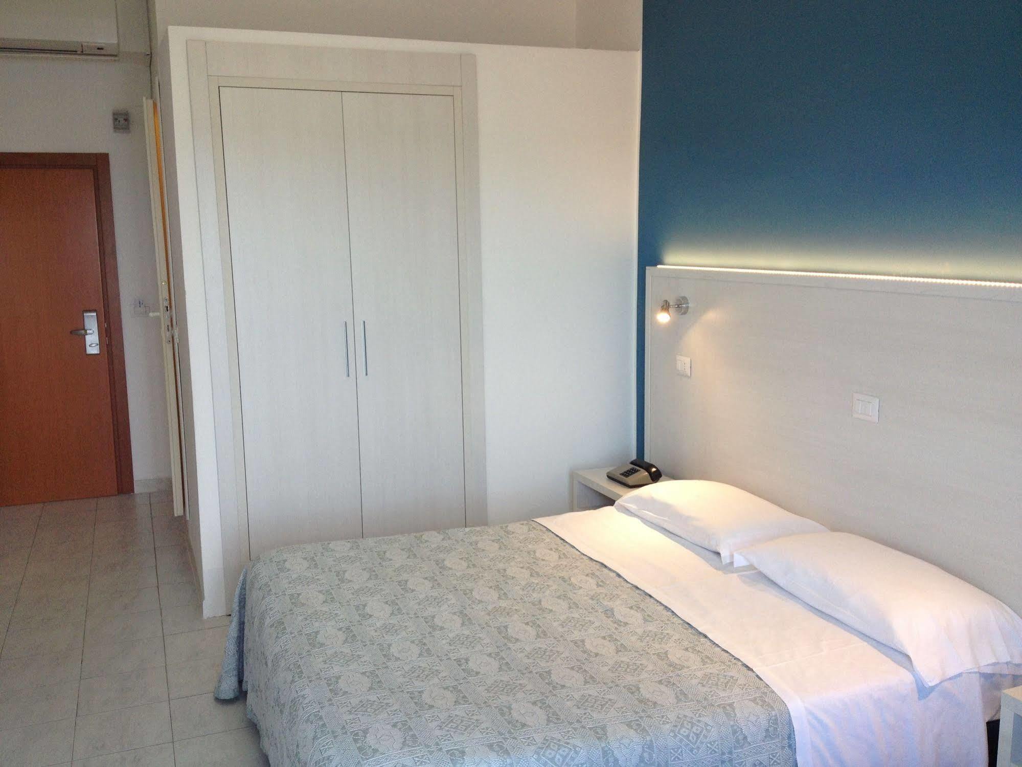 Hotel Strand Marina Di Montenero Exteriér fotografie