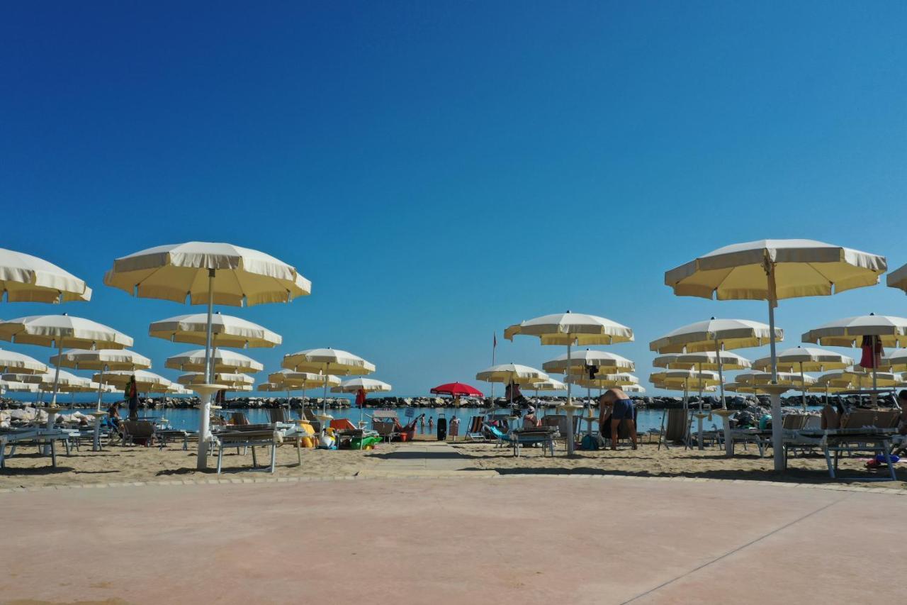 Hotel Strand Marina Di Montenero Exteriér fotografie